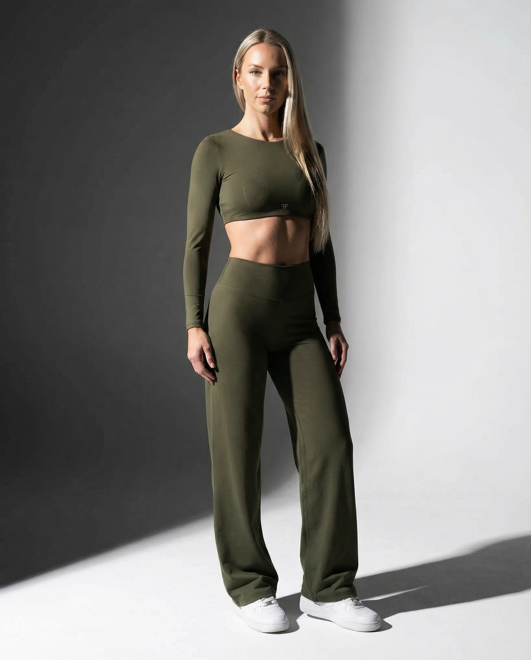 AURA | OLIVA – Leggingsy Flare